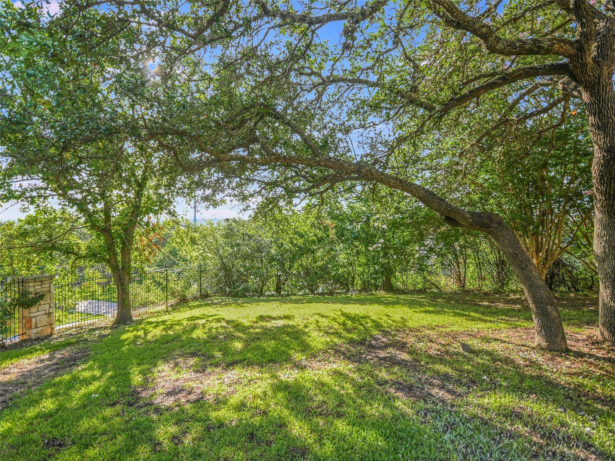 Austin, TX 78746,417 BEARDSLEY LN