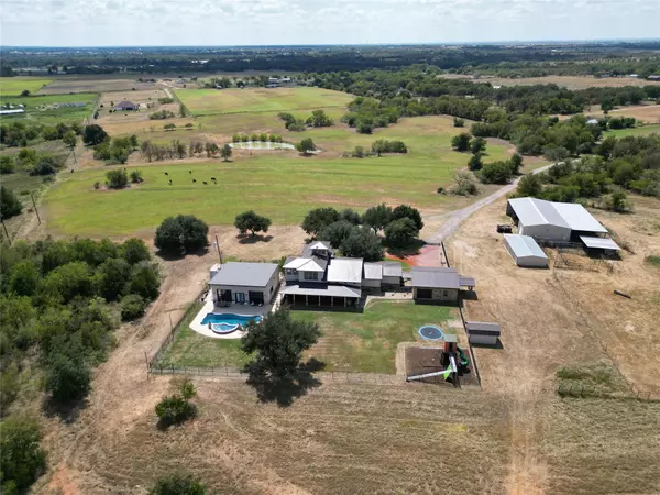 1124 County Road 301, Elgin, TX 78621