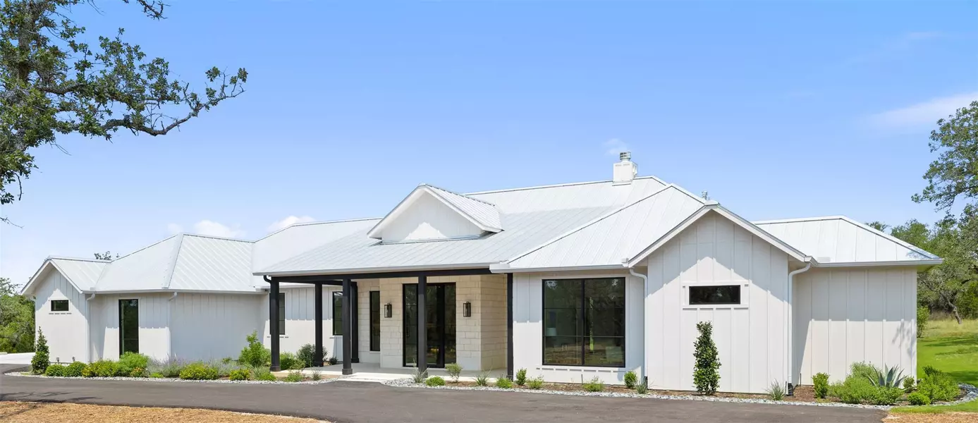 172 Crooked Creek CT, Johnson City, TX 78636