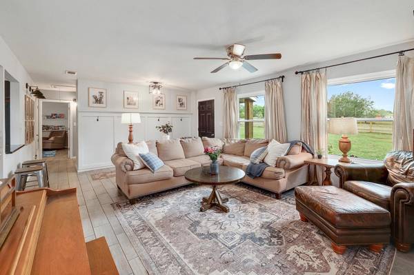 216 Oak Bend DR,  Liberty Hill,  TX 78642