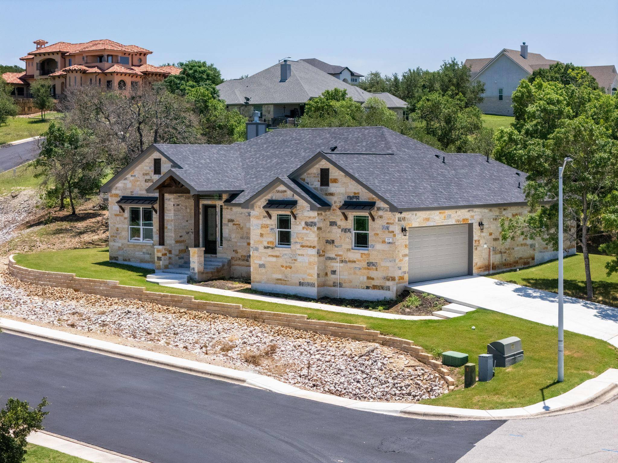 101 Dawna Len DR, Burnet, TX 78611
