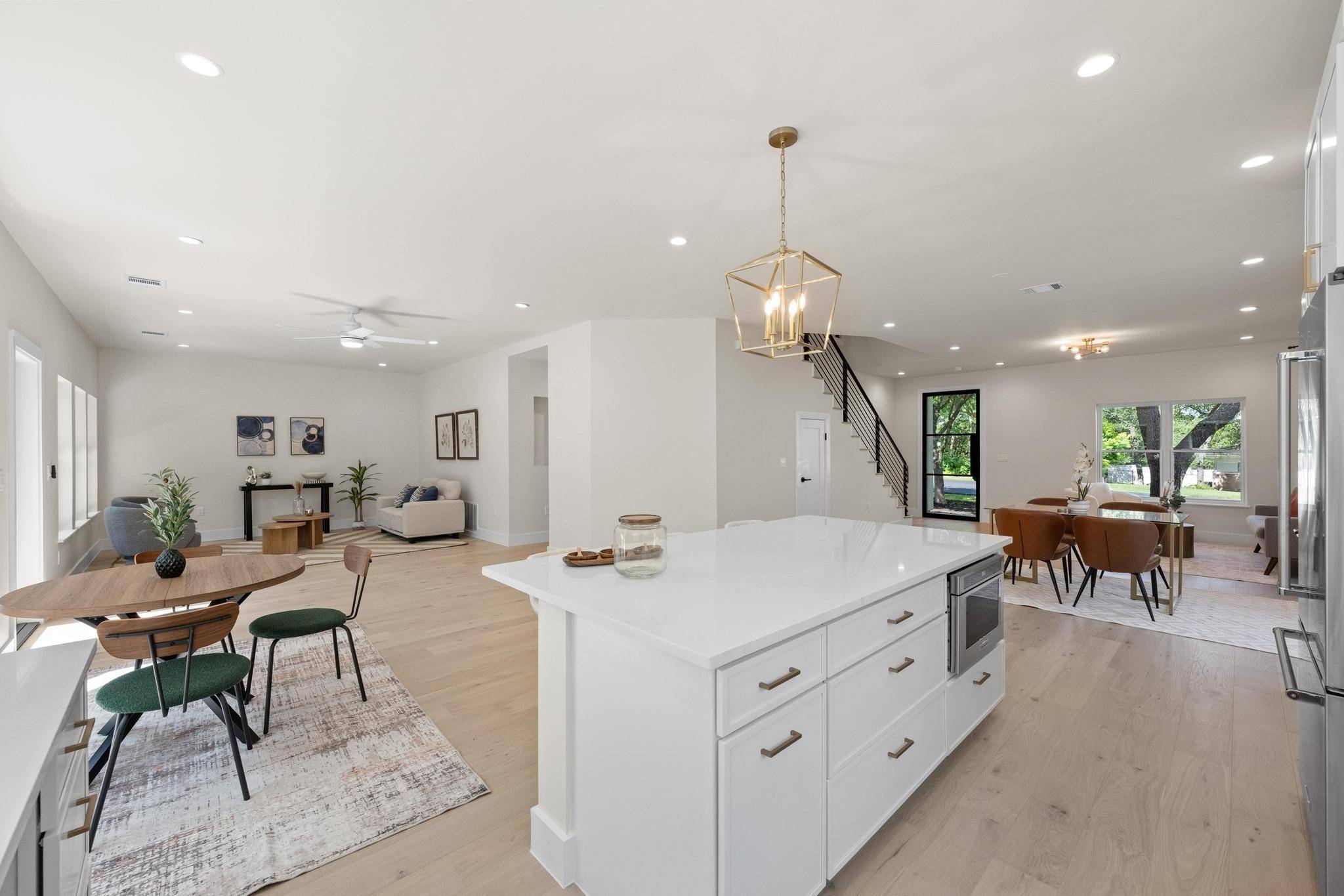 13 Autumn Oaks DR, Lakeway, TX 78738