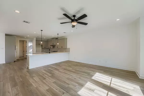 Buda, TX 78610,372 Orleanian DR