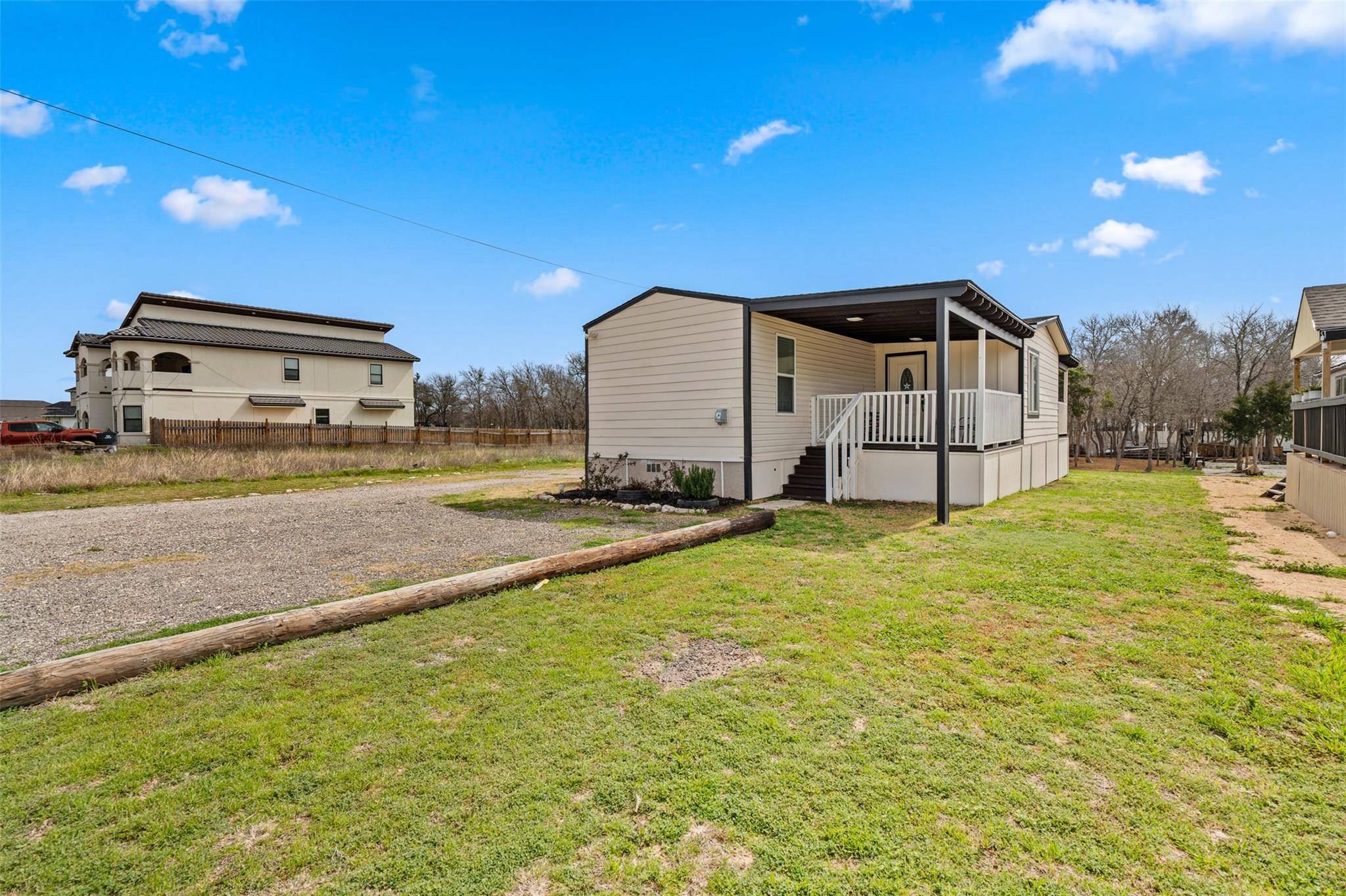107 La Flor DR, Dale, TX 78616
