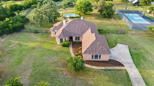 320 Woodland Oaks TRL, Buda, TX 78610