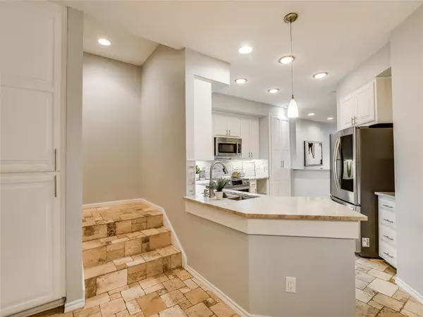 Austin, TX 78731,5603 Oakwood CV #232