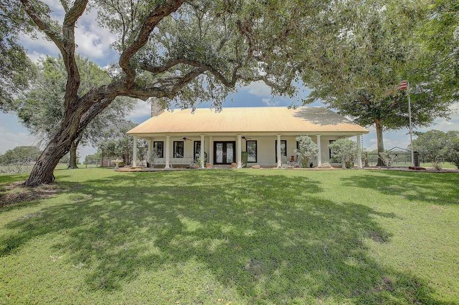 4214 Old College RD, La Grange, TX 78945