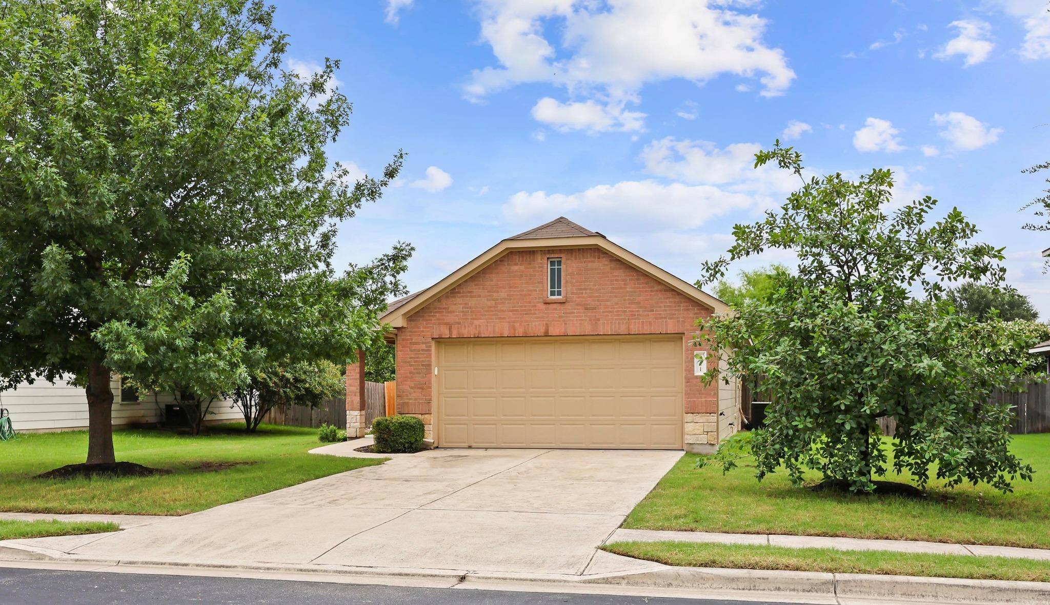 221 Foxglove DR, Hutto, TX 78634