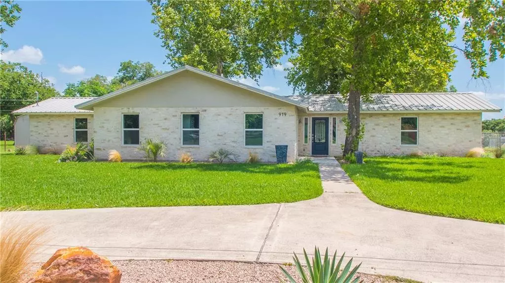 Marble Falls, TX 78654,919 Colorado DR