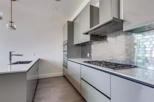 San Antonio, TX 78205,123 Lexington Ave #1408