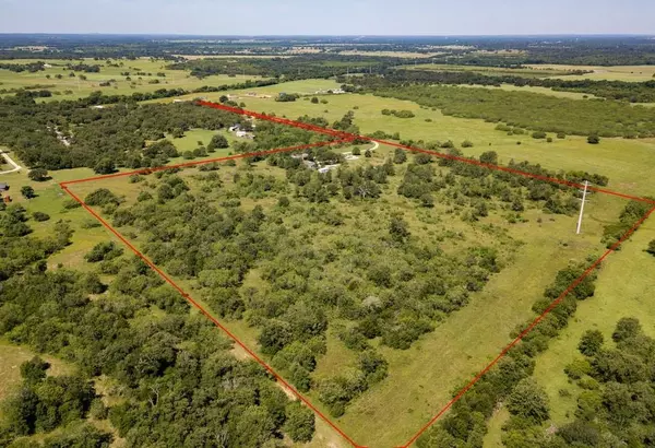 918 Ivy Switch RD, Luling, TX 78648