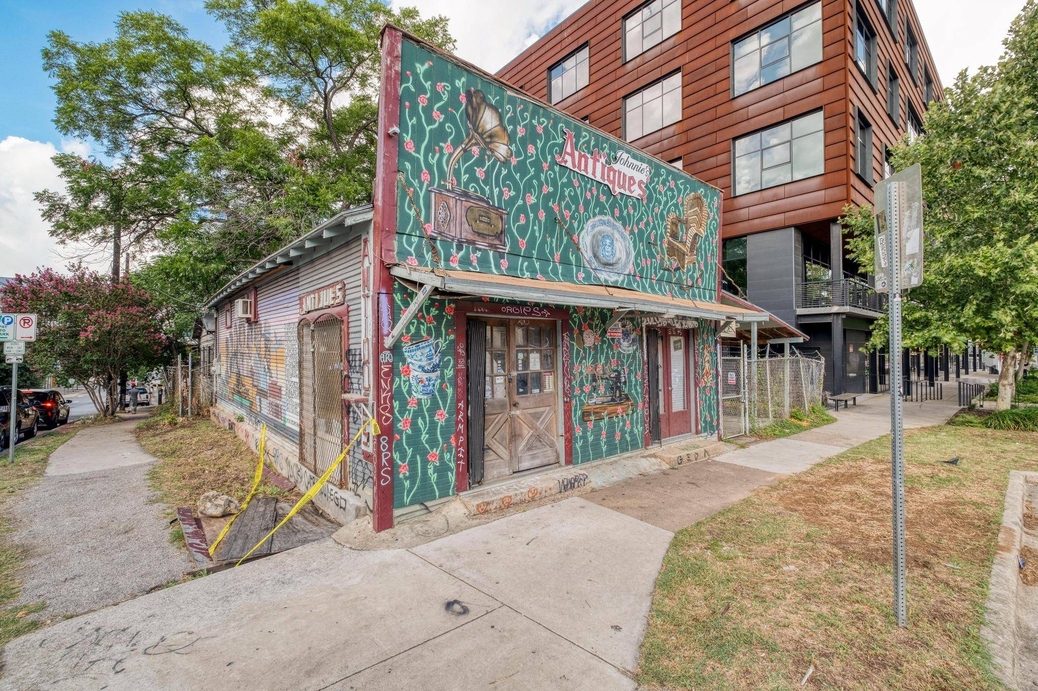 Austin, TX 78702,911 E 6th ST