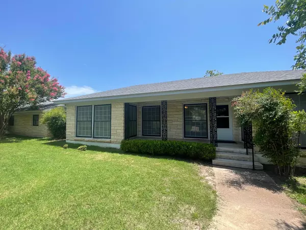 Lampasas, TX 76550,601 S Arnold ST S