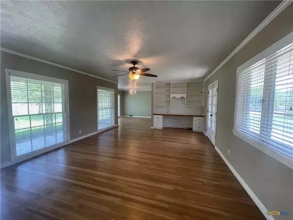 Lampasas, TX 76550,601 S Arnold ST S