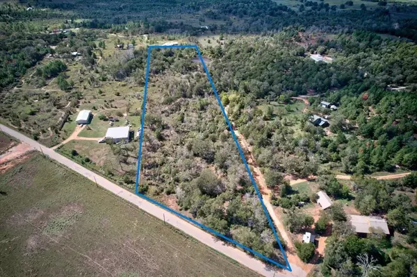 123 ABBEY LN, Smithville, TX 78957