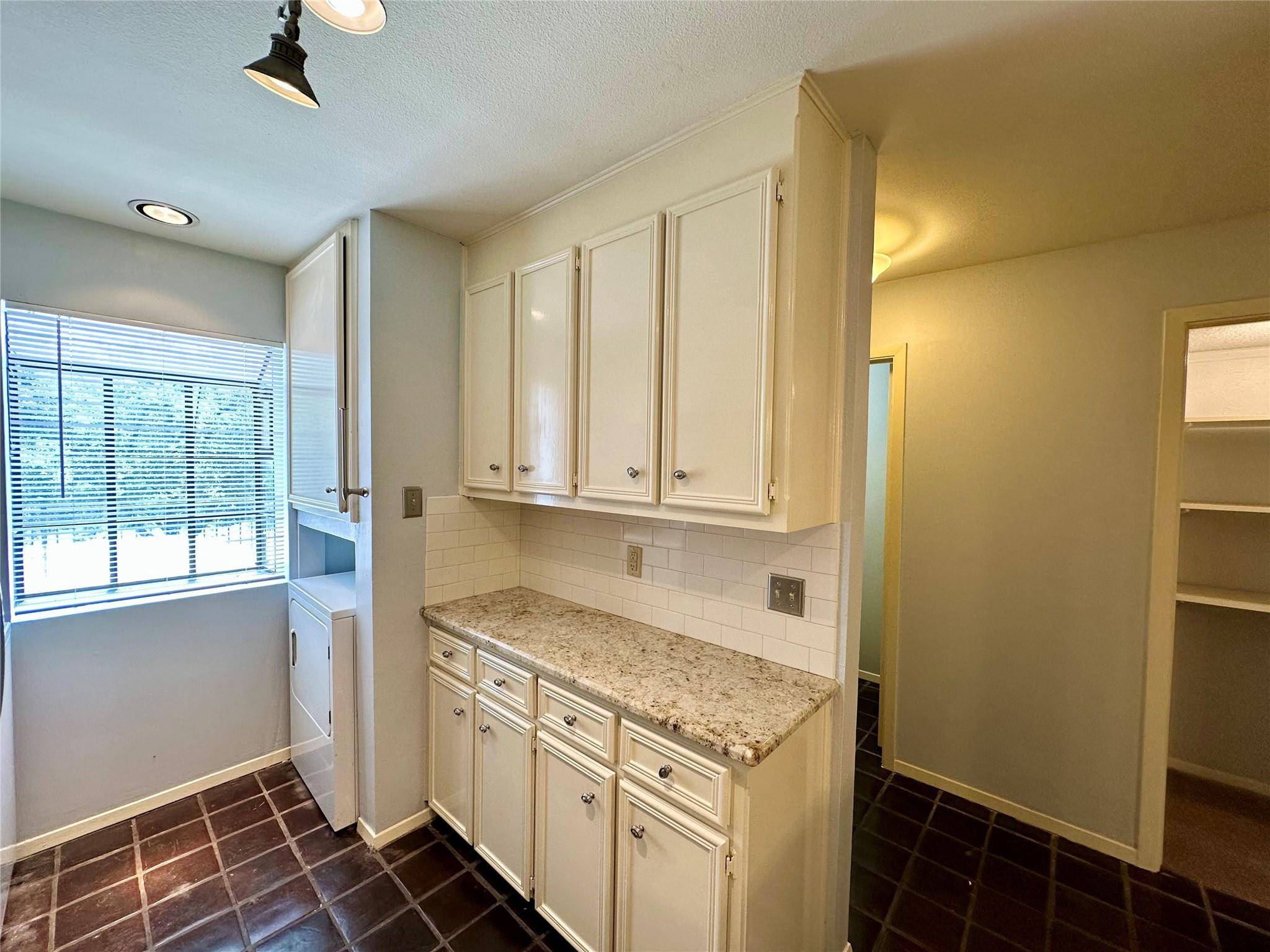 Austin, TX 78746,1804 Capital PKWY #27