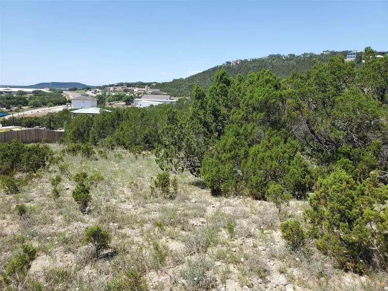 8012 Arapaho TRL, Lago Vista, TX 78645