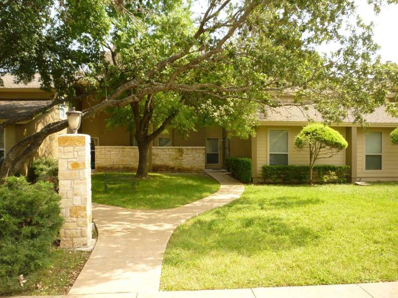 210 Lido ST #L-2, Lakeway, TX 78734