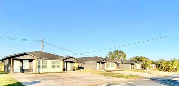 109 Fisher ST #BLD 109, 111, 113, Elgin, TX 78621