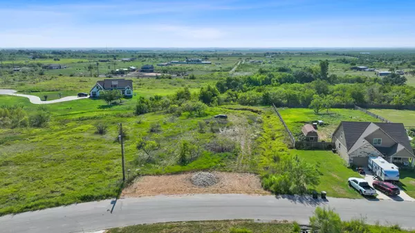 296 E Ridge LN, Niederwald, TX 78640