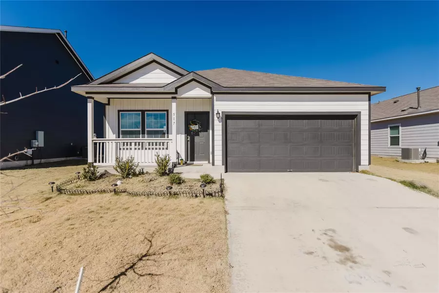 517 Halfmoon DR, Lockhart, TX 78644