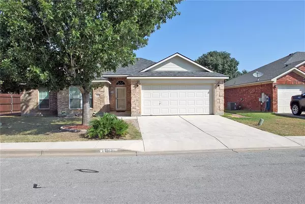 1511 Paint Brush DR, Lockhart, TX 78644