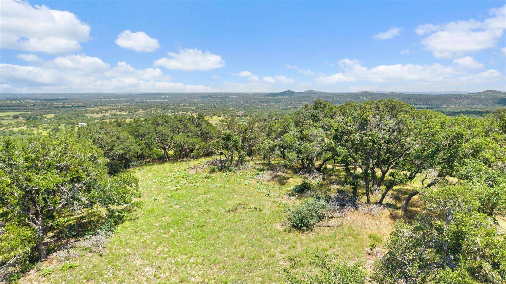 5032 Kendalia RD, Blanco, TX 78606