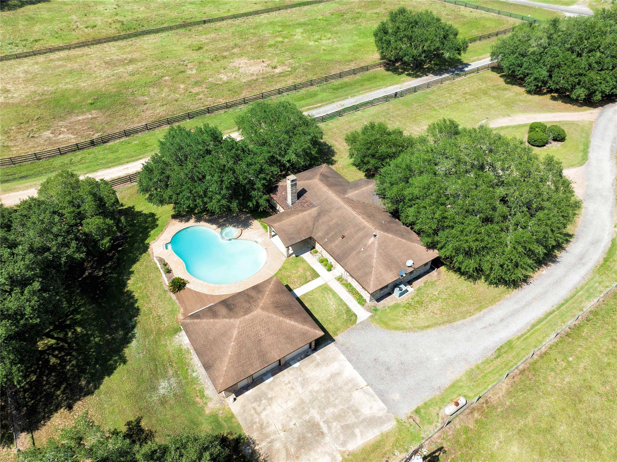 1408 FM 2672, Schulenburg, TX 78956