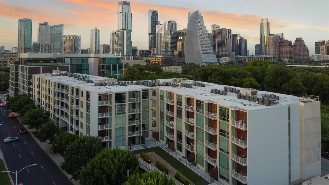 210 Lee Barton DR #308, Austin, TX 78704
