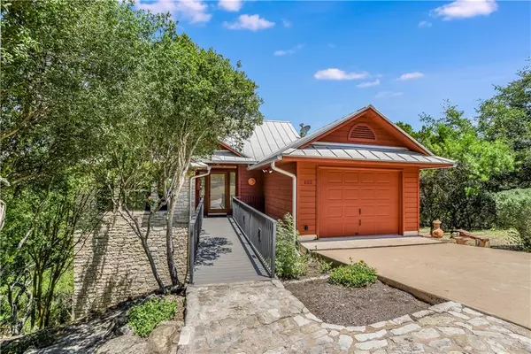 102 Courtside LN, Spicewood, TX 78669