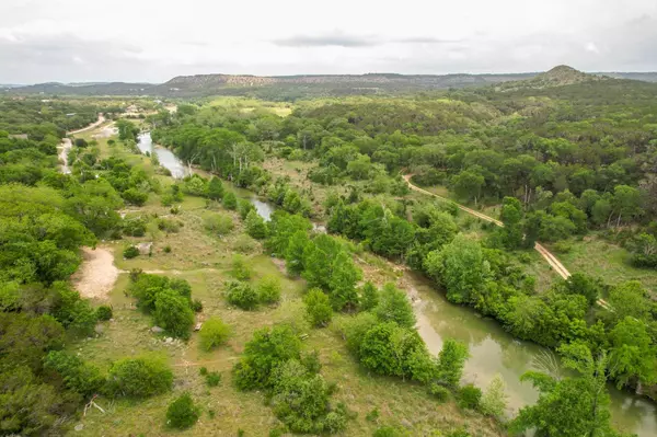 107 Edgewater DR, Wimberley, TX 78676