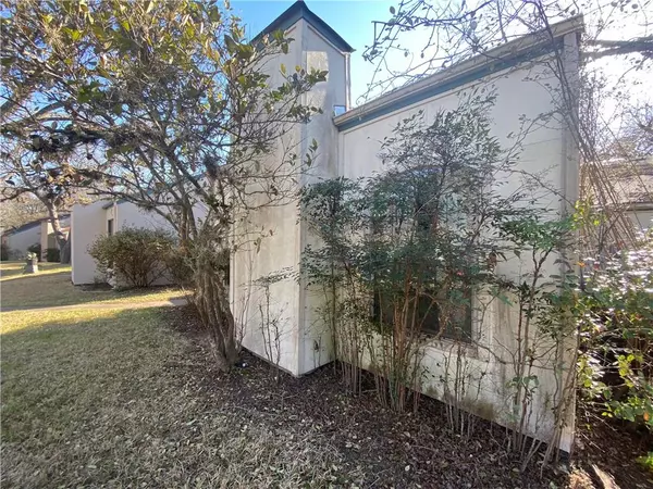 11 Townhouse Circle, Wimberley, TX 78676