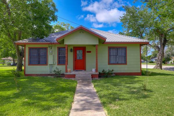 429 W 4th ST, Flatonia, TX 78941