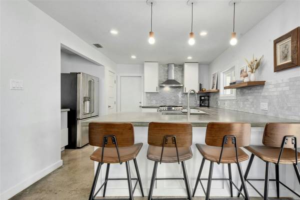 1305 Radcliff DR, Austin, TX 78752