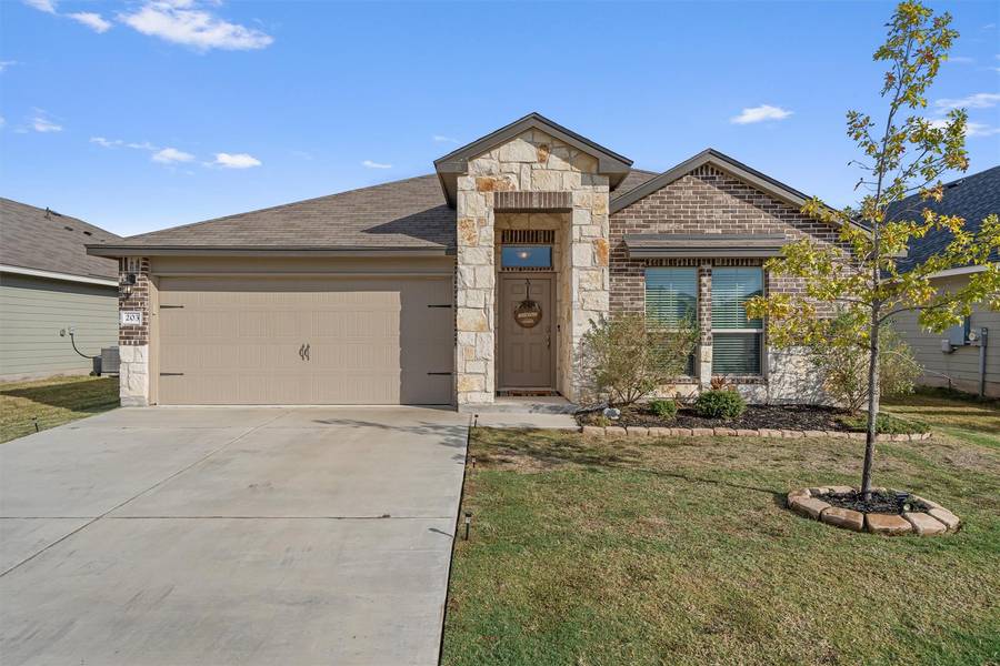 203 Reagor DR, Taylor, TX 76574