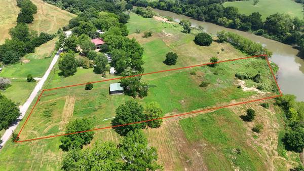 1403 Pecan Shores DR, Smithville, TX 78957
