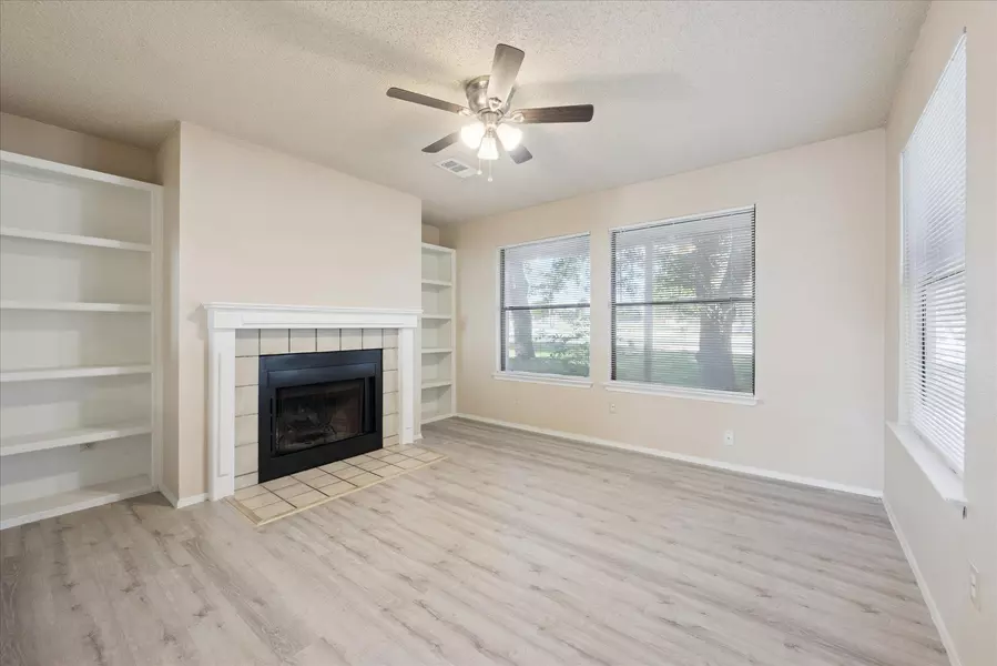 2807 Slaughter LN #A, Austin, TX 78748