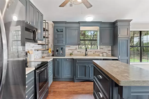 250 Kothmann RD, Dripping Springs, TX 78620