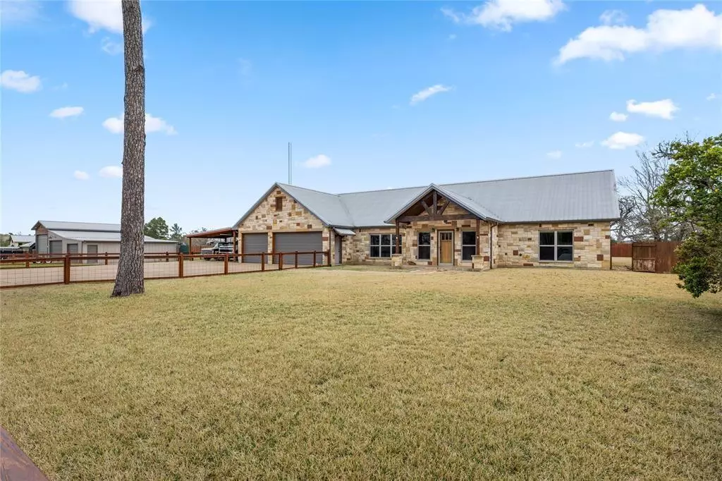 Smithville, TX 78957,125 Village Forest DR