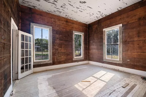 Smithville, TX 78957,302 Washington ST