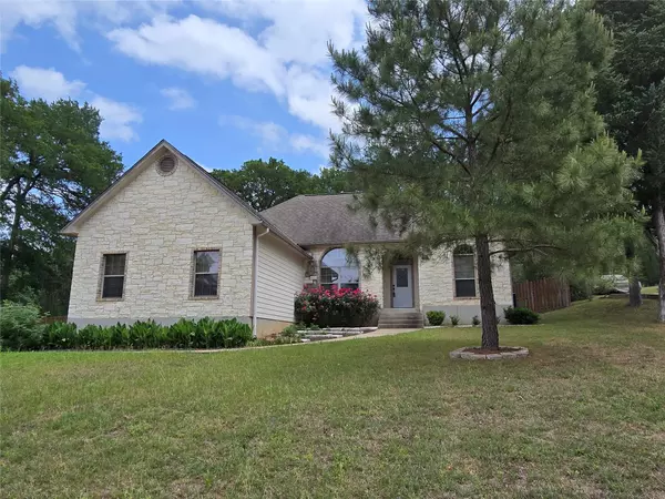 395 Mauna Loa LN, Bastrop, TX 78602