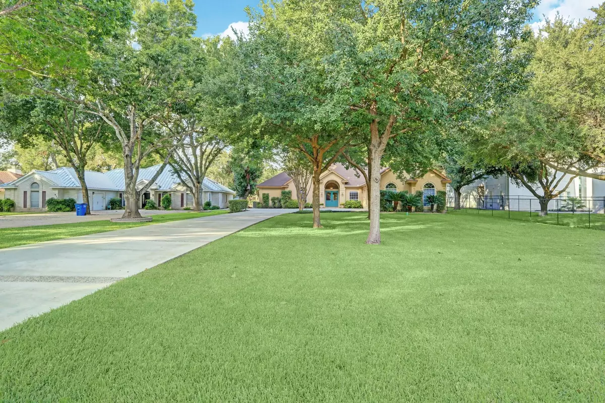 Mcqueeney, TX 78123,634 Woodlake DR