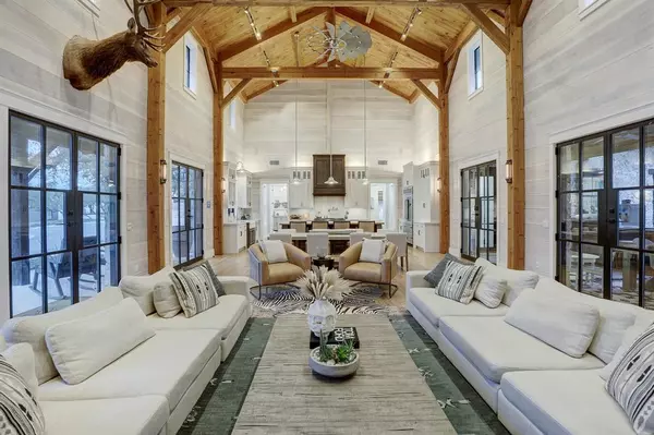295 Waters Edge CV, Dripping Springs, TX 78620
