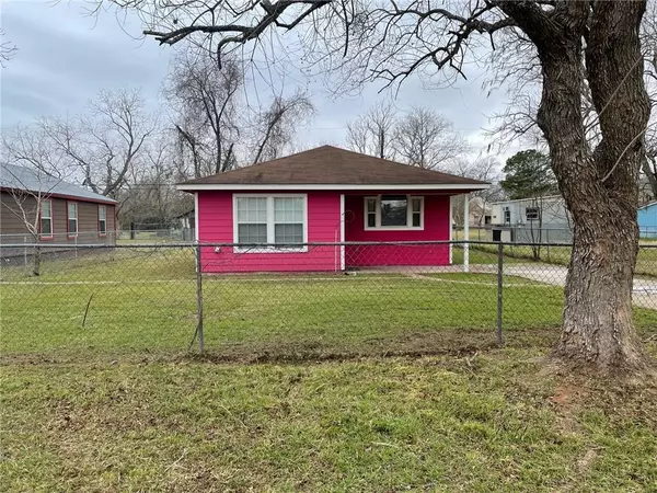 506 Rivers ST, Smithville, TX 78957