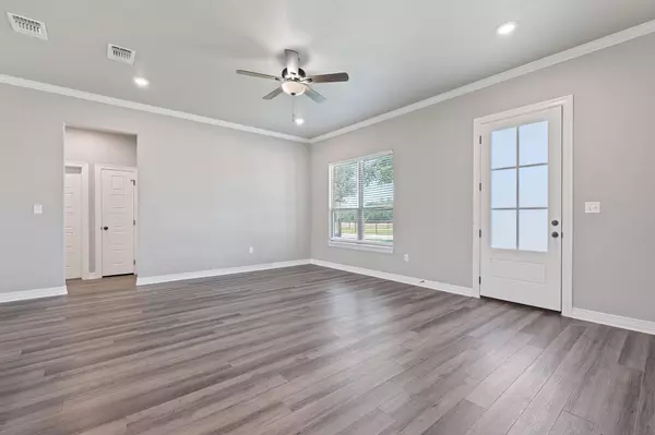 Florence, TX 76527,103 W Tomlinson ST