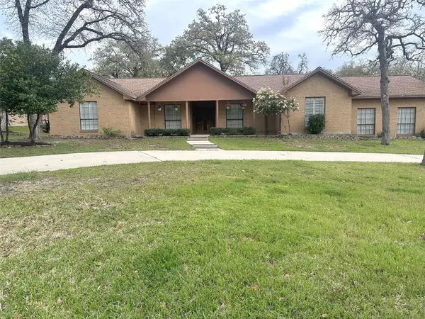 2105 Yokley RD, Rockdale, TX 76567