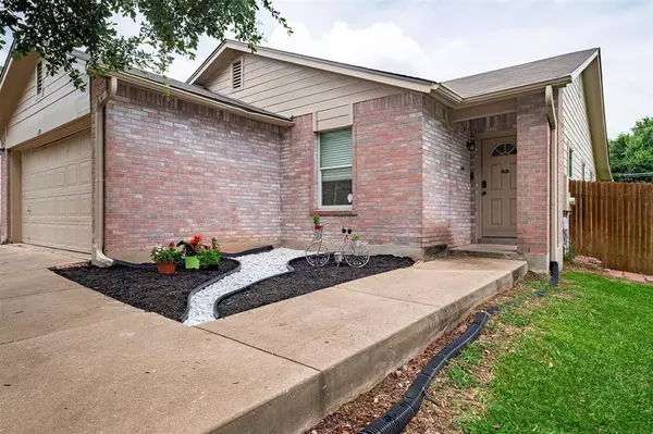 110 Comal CV, Elgin, TX 78621