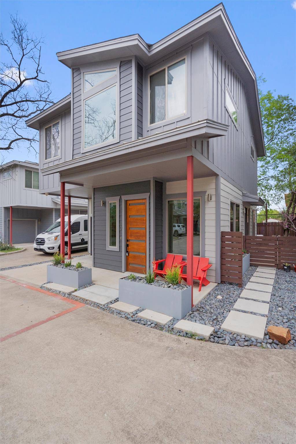 900 Banister LN #D, Austin, TX 78704