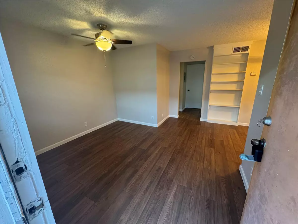 Austin, TX 78722,2401 Manor RD #118
