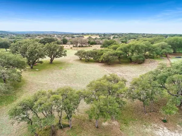 184 Dos Lagos DR, Dripping Springs, TX 78620